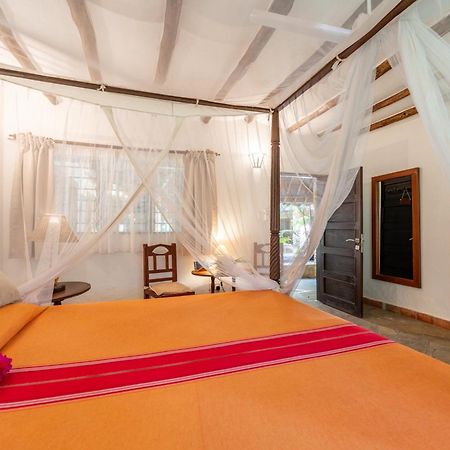 Diani Marine Divers Village Diani Beach Exterior foto