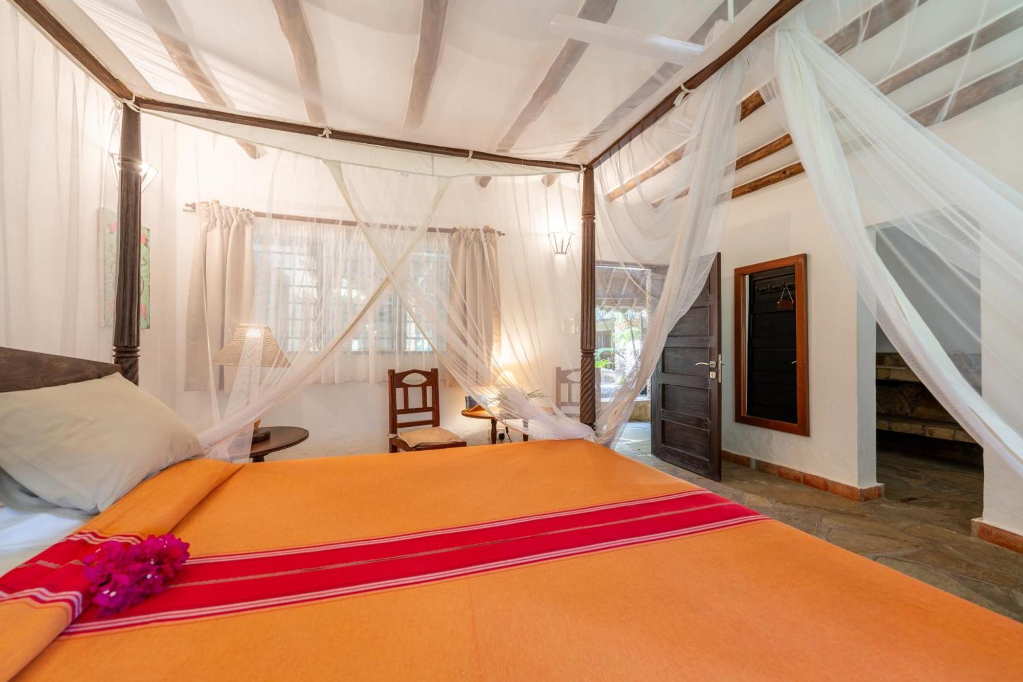 Diani Marine Divers Village Diani Beach Exterior foto