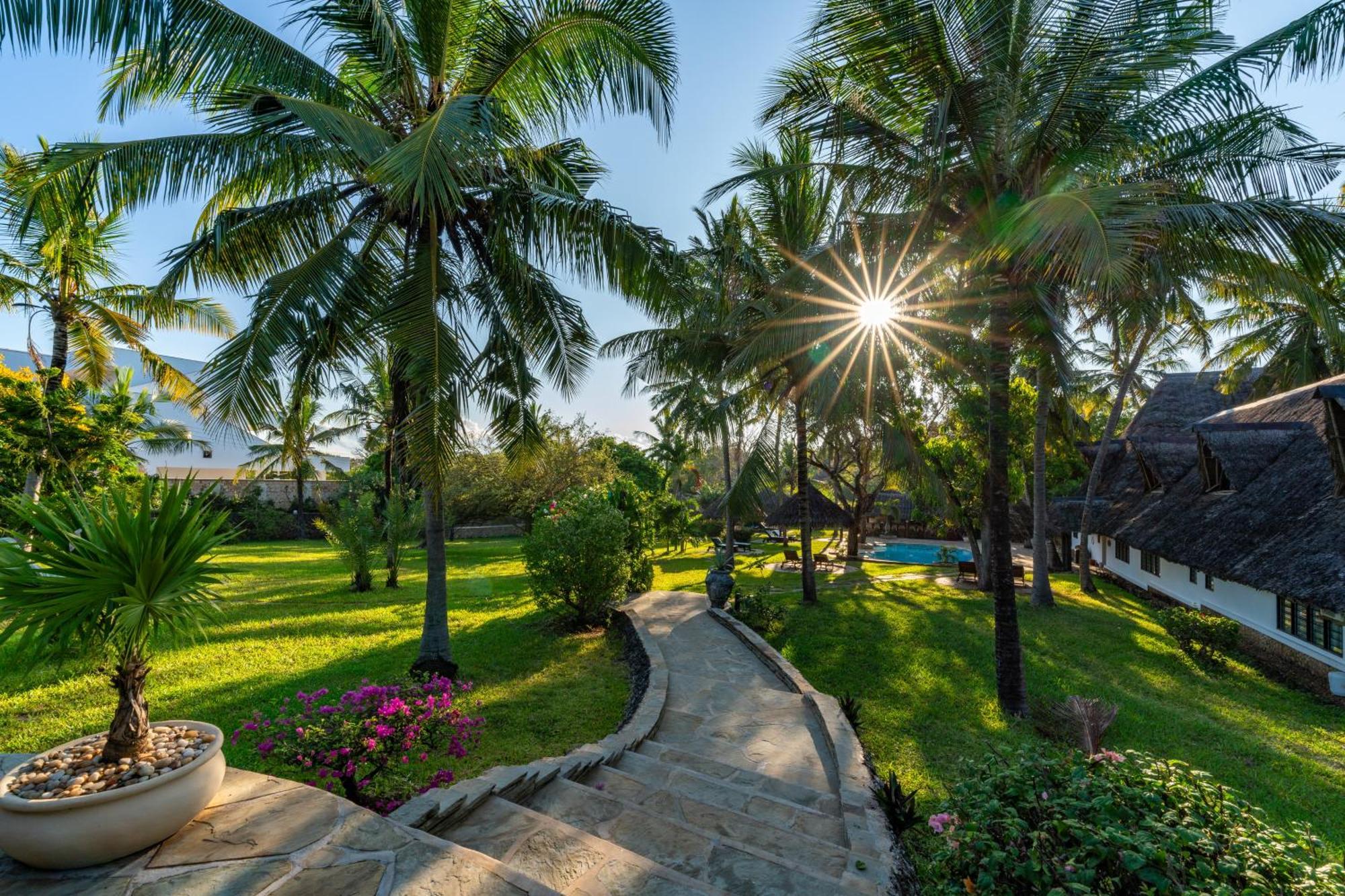 Diani Marine Divers Village Diani Beach Exterior foto