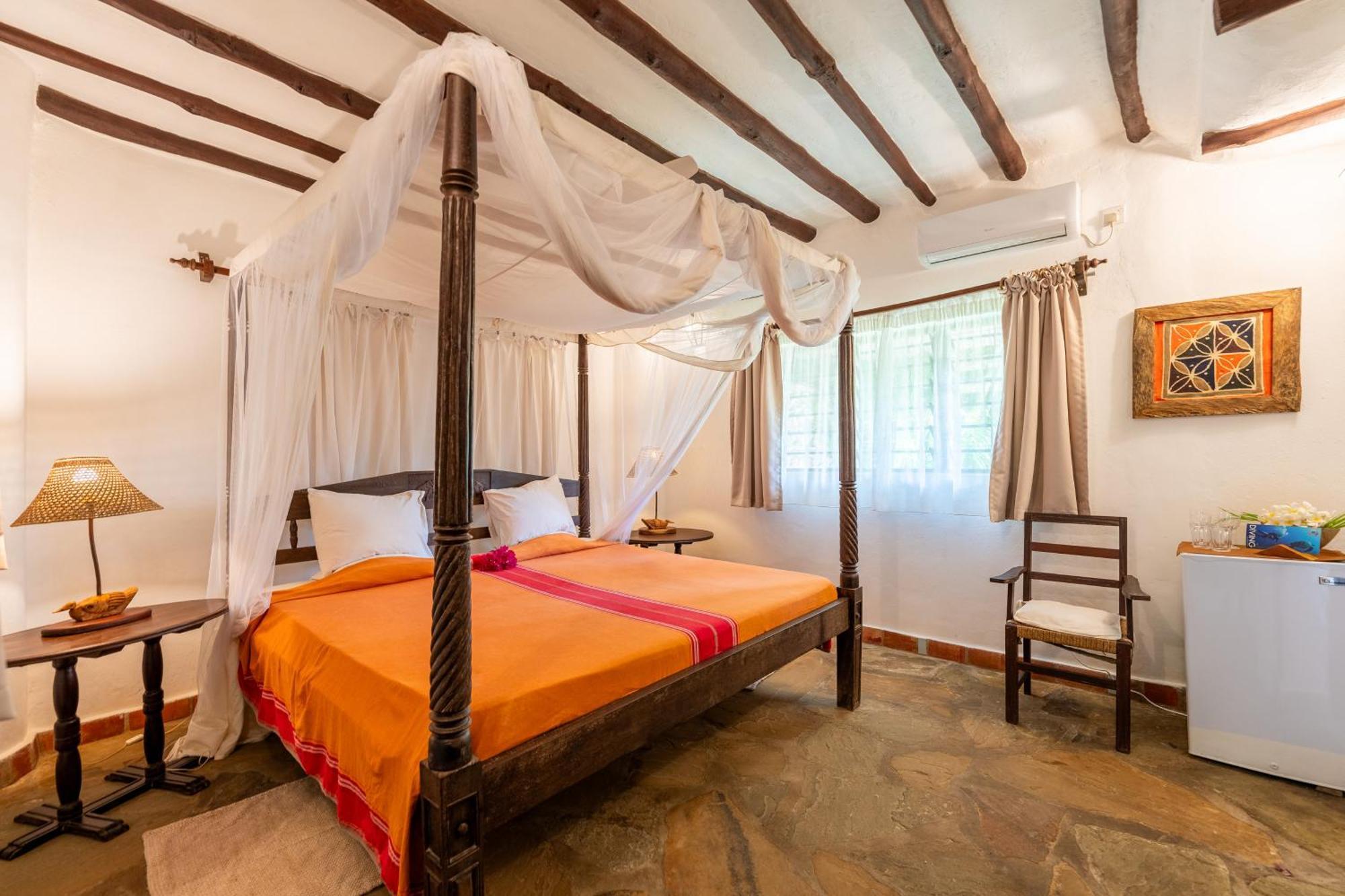 Diani Marine Divers Village Diani Beach Exterior foto