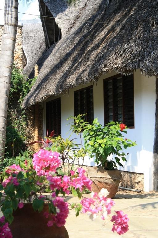 Diani Marine Divers Village Diani Beach Exterior foto